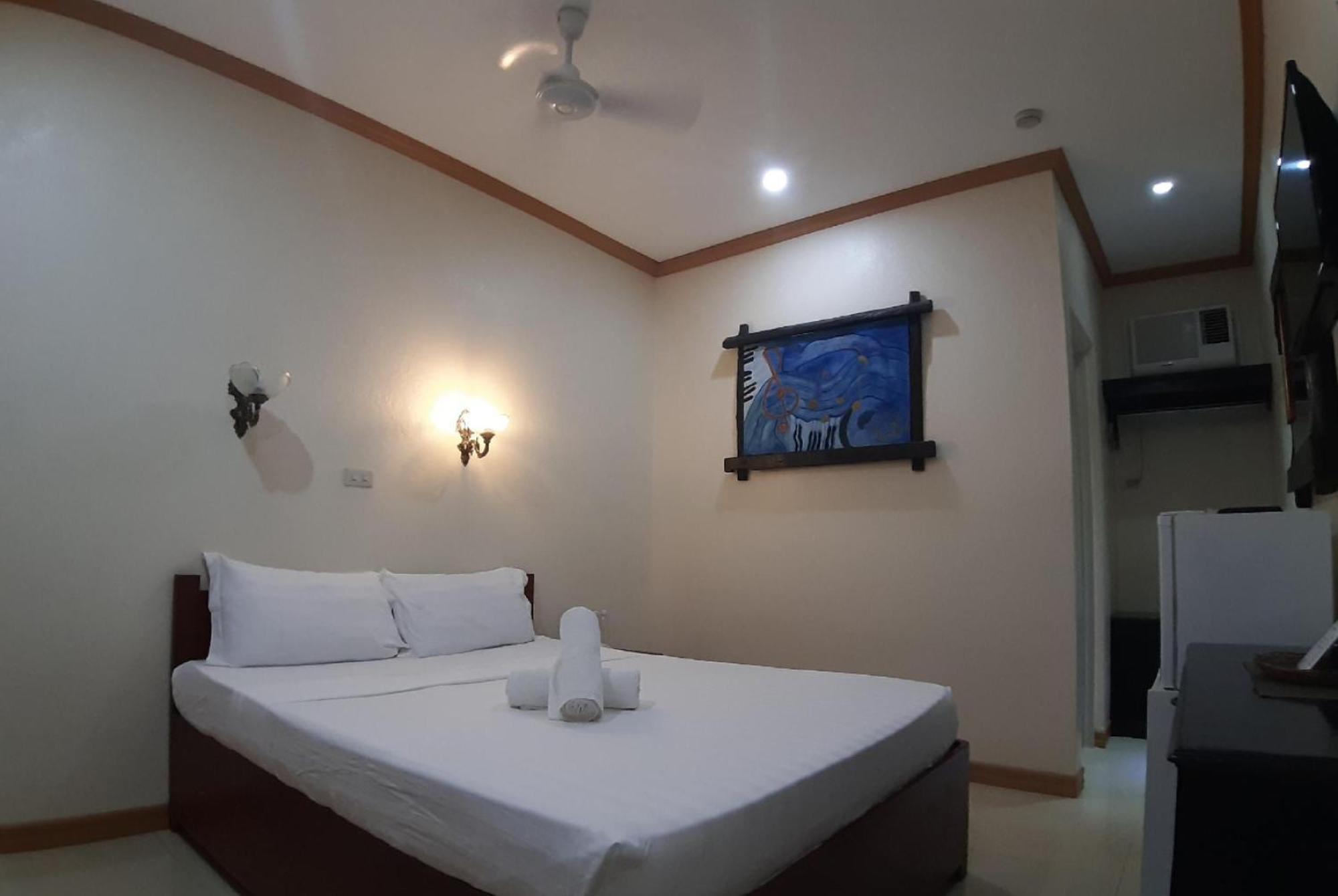 Reddoorz At New Casamila Hotel Palawan Puerto Princesa Exterior foto